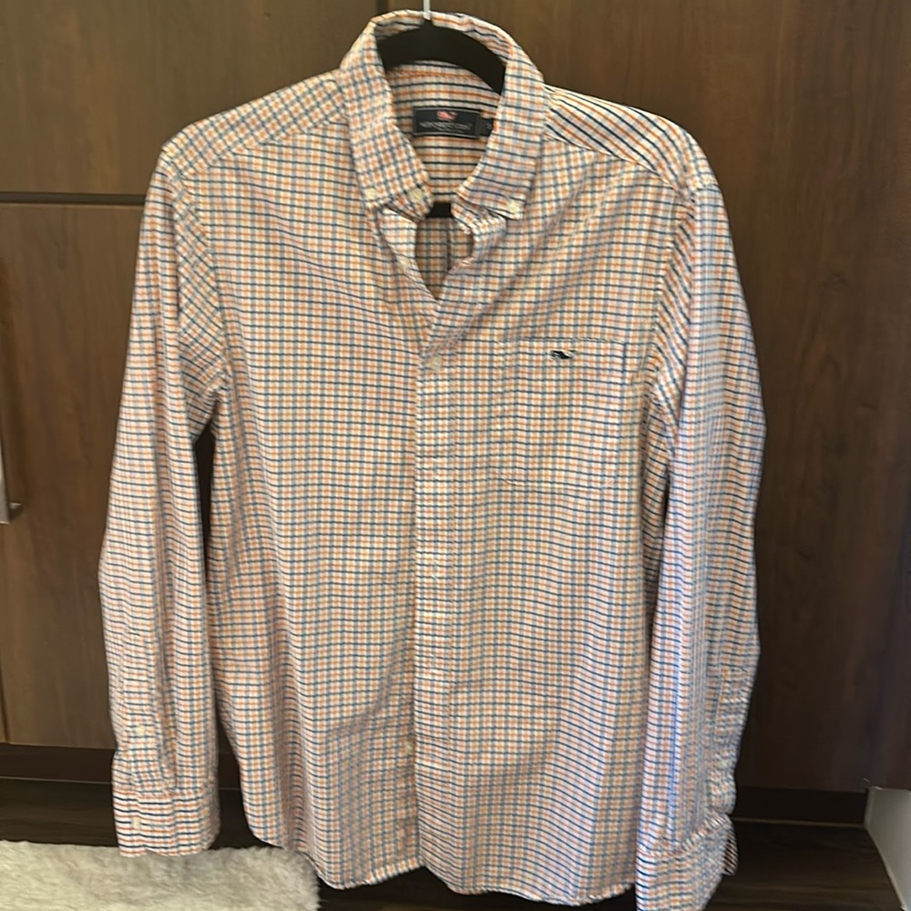 Men’s Vineyard Vines button down shirt